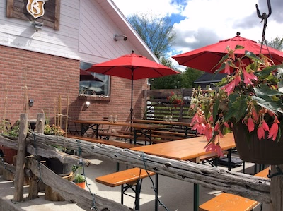 Pub de la Contrée in Buckland: Bellechasse craft beer, brewed here, savoured nearby